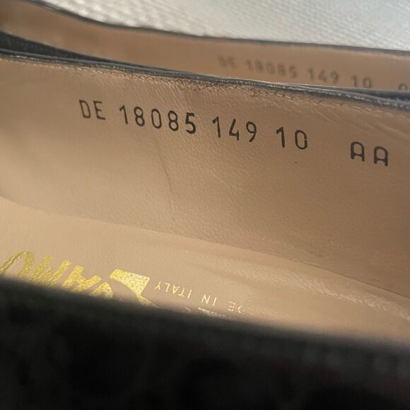 Salvatore Ferragamo animal embossed black square toe heel women’s shoe size 10 - Picture 8 of 9